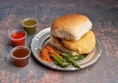 Vada Pav (2 pieces)